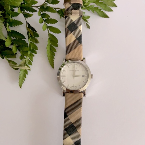 NEW Burberry Women’s Watch - Picture 2 of 2